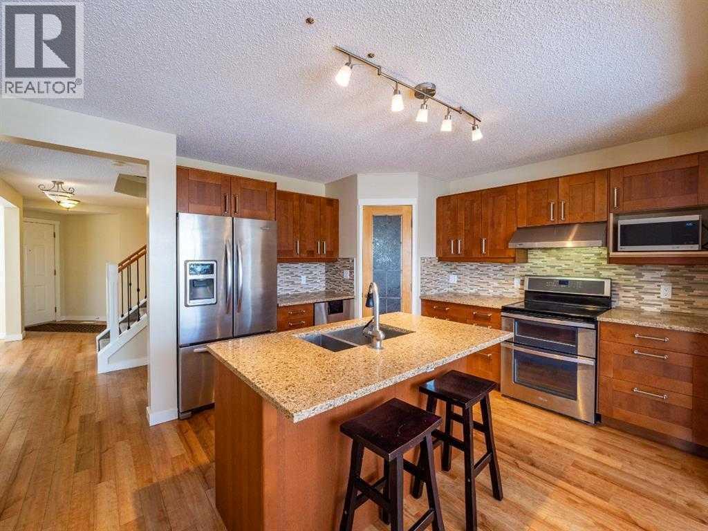 101 Westpoint Gardens, Calgary, Alberta  T3H 4M4 - Photo 4 - A2299192