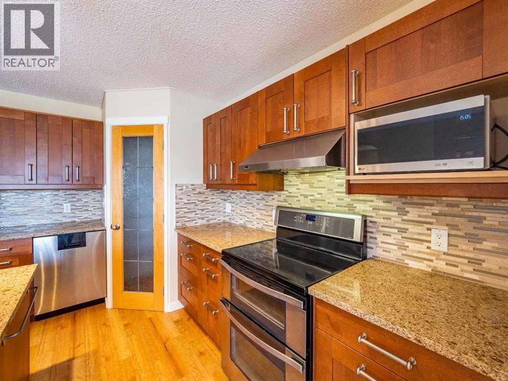 101 Westpoint Gardens, Calgary, Alberta  T3H 4M4 - Photo 5 - A2299192
