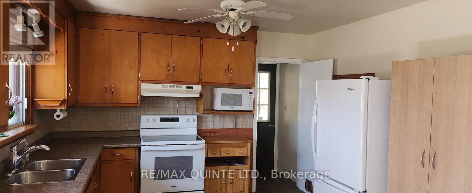 12 Wedgewood Road, Loyalist, Ontario  K7N 1C9 - Photo 7 - X12976736