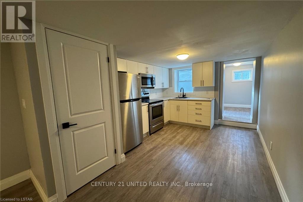 2 - 61 Mackay Avenue, London South, Ontario  N6J 2V4 - Photo 3 - X12976764