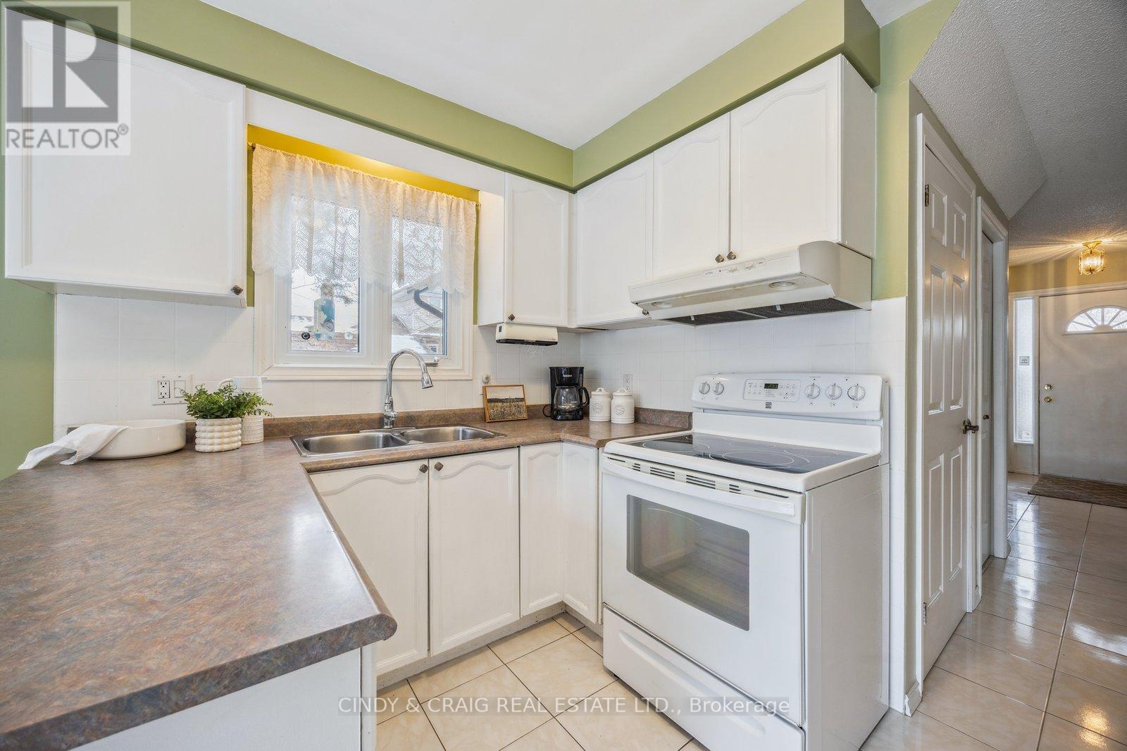 840 Charisma Crescent, Oshawa, Ontario  L1J 7S8 - Photo 6 - E12975254