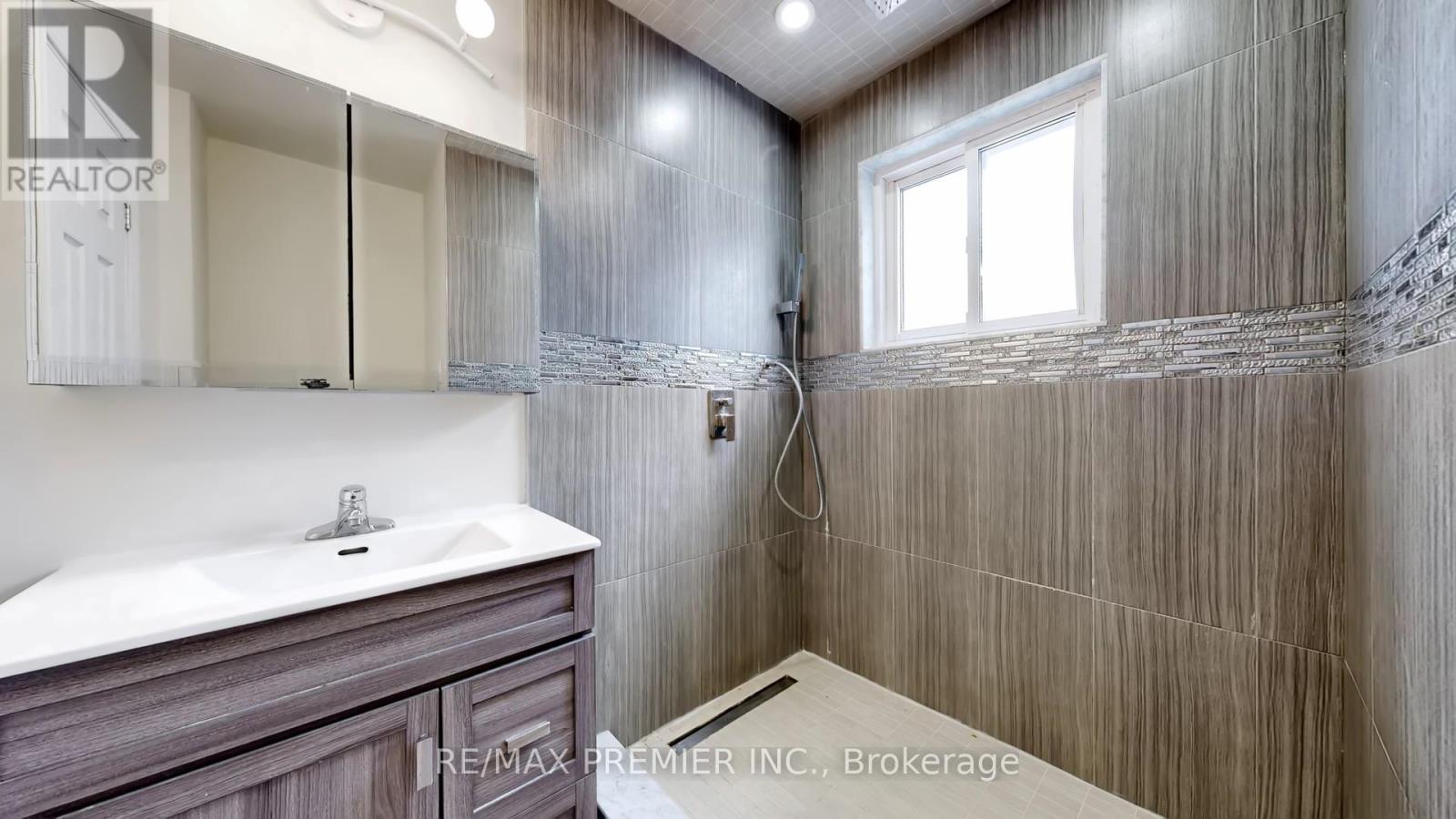 742 Beman Drive, Newmarket, Ontario  L3Y 4Z2 - Photo 28 - N12926114