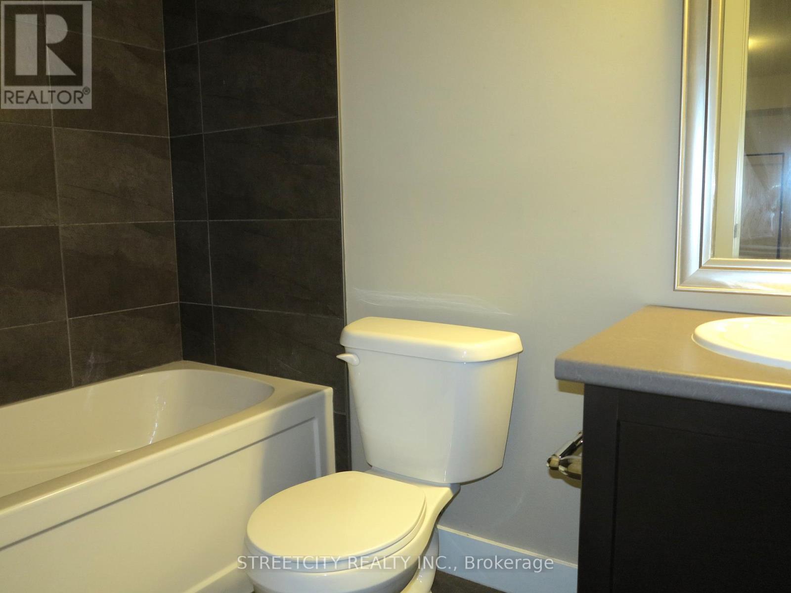 37 - 1960 Dalmagarry Road, London North, Ontario  N6G 0T8 - Photo 22 - X12976660