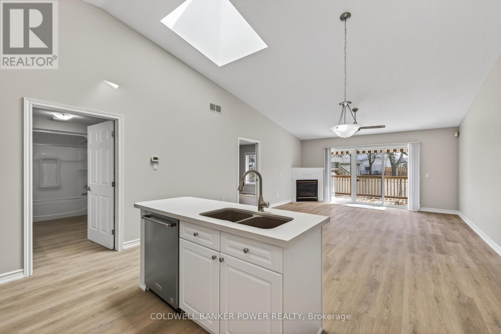 28 - 680 Commissioners Road W, London South (South M), Ontario  N6K 4T8 - Photo 12 - X12976738