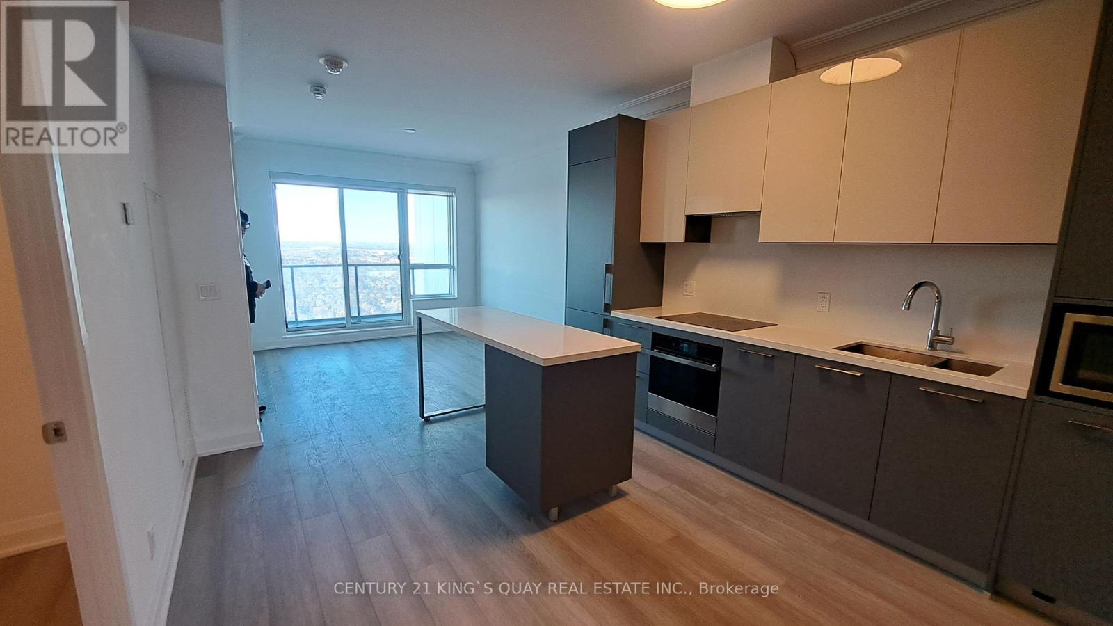 3909 - 8 Water Walk Drive, Markham, Ontario  L3R 6L4 - Photo 2 - N12975340