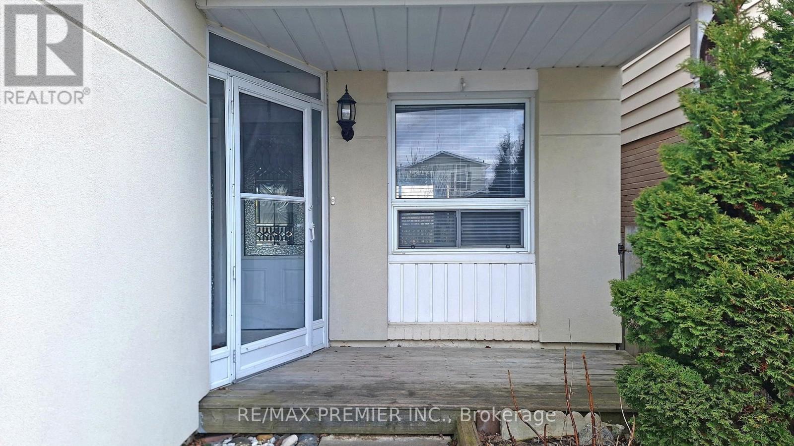 742 Beman Drive, Newmarket, Ontario  L3Y 4Z2 - Photo 5 - N12926114