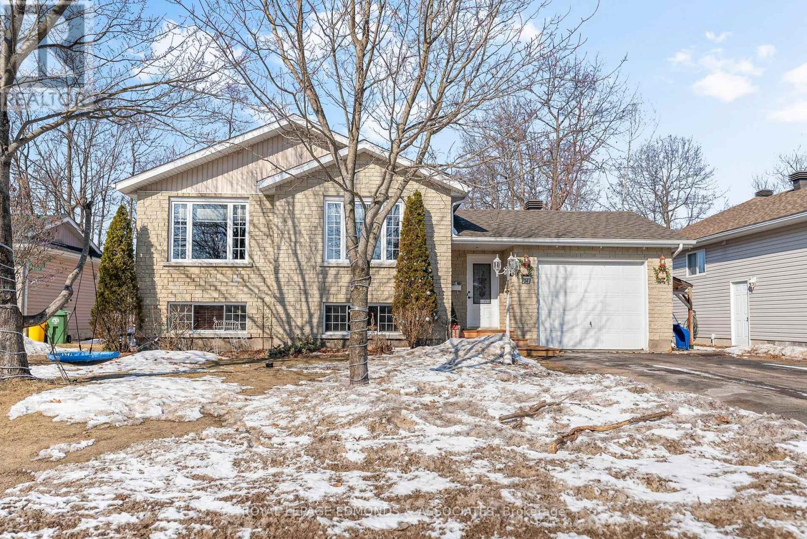 34 Bayshore Drive, Petawawa, Ontario  K8H 3R7 - Photo 3 - X12976596