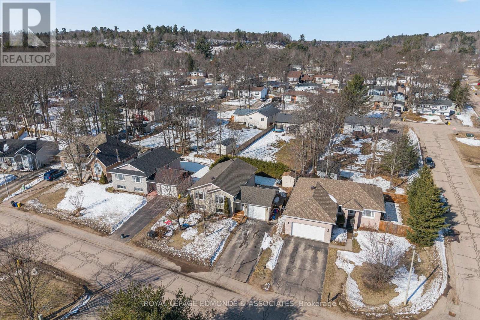 34 Bayshore Drive, Petawawa, Ontario  K8H 3R7 - Photo 4 - X12976596