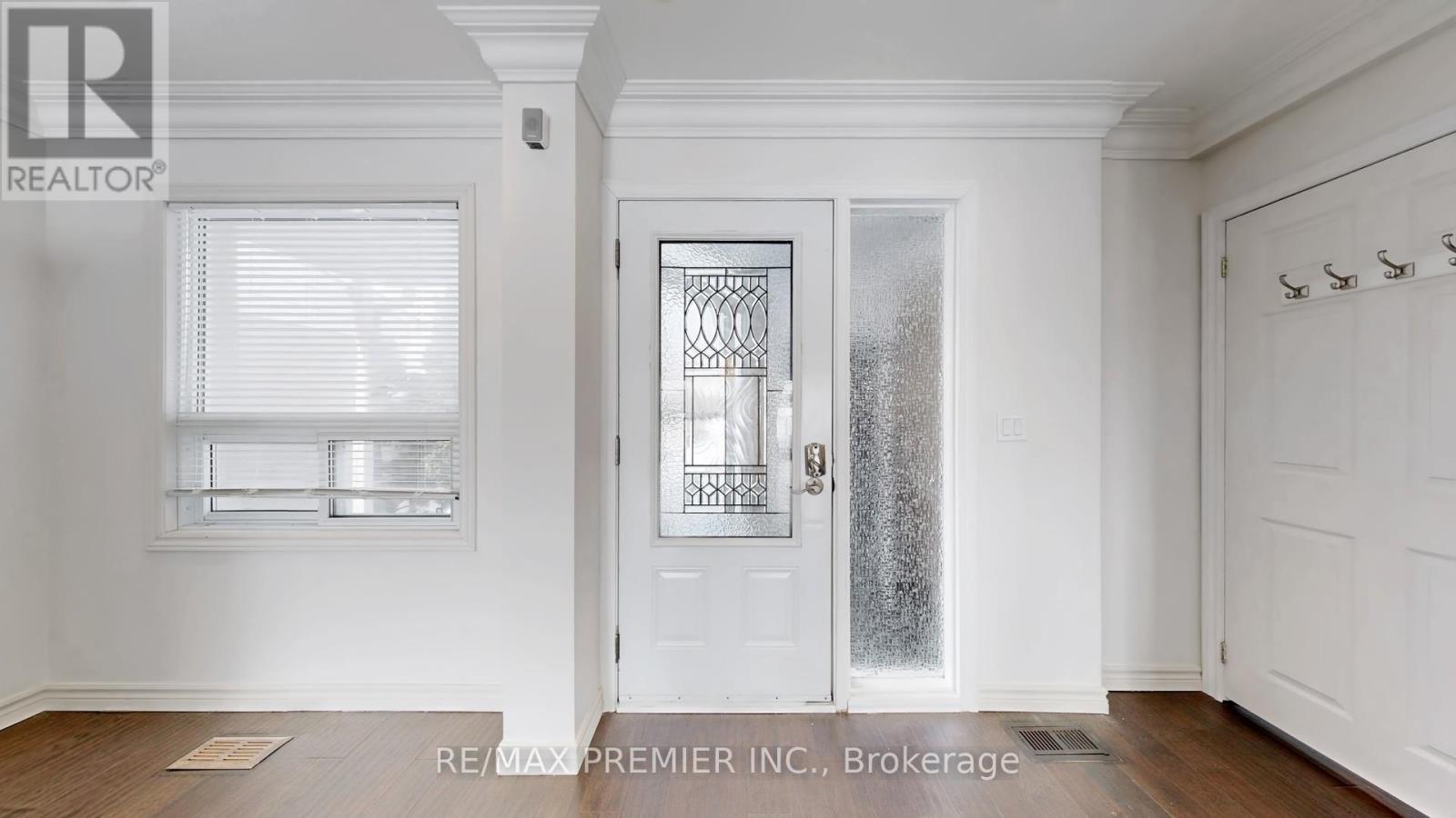 742 Beman Drive, Newmarket, Ontario  L3Y 4Z2 - Photo 6 - N12926114