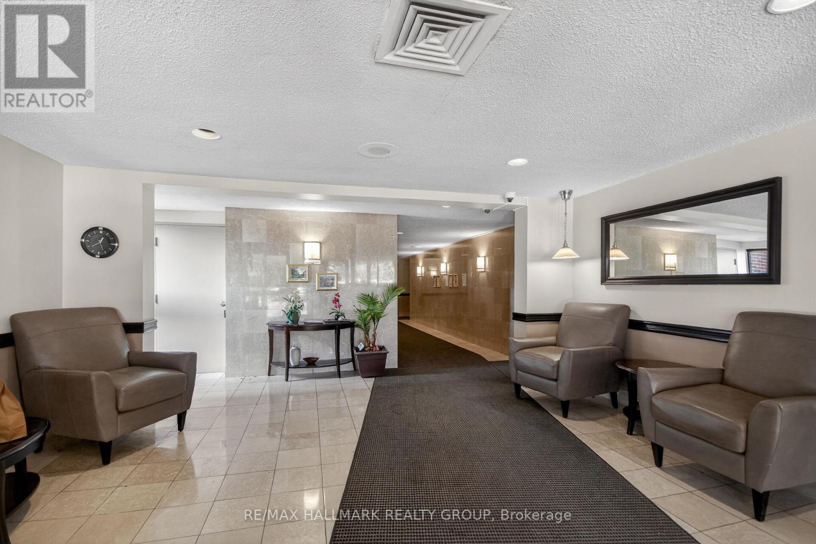 504 - 1505 Baseline Road, Ottawa, Ontario  K2C 3L4 - Photo 3 - X12976586