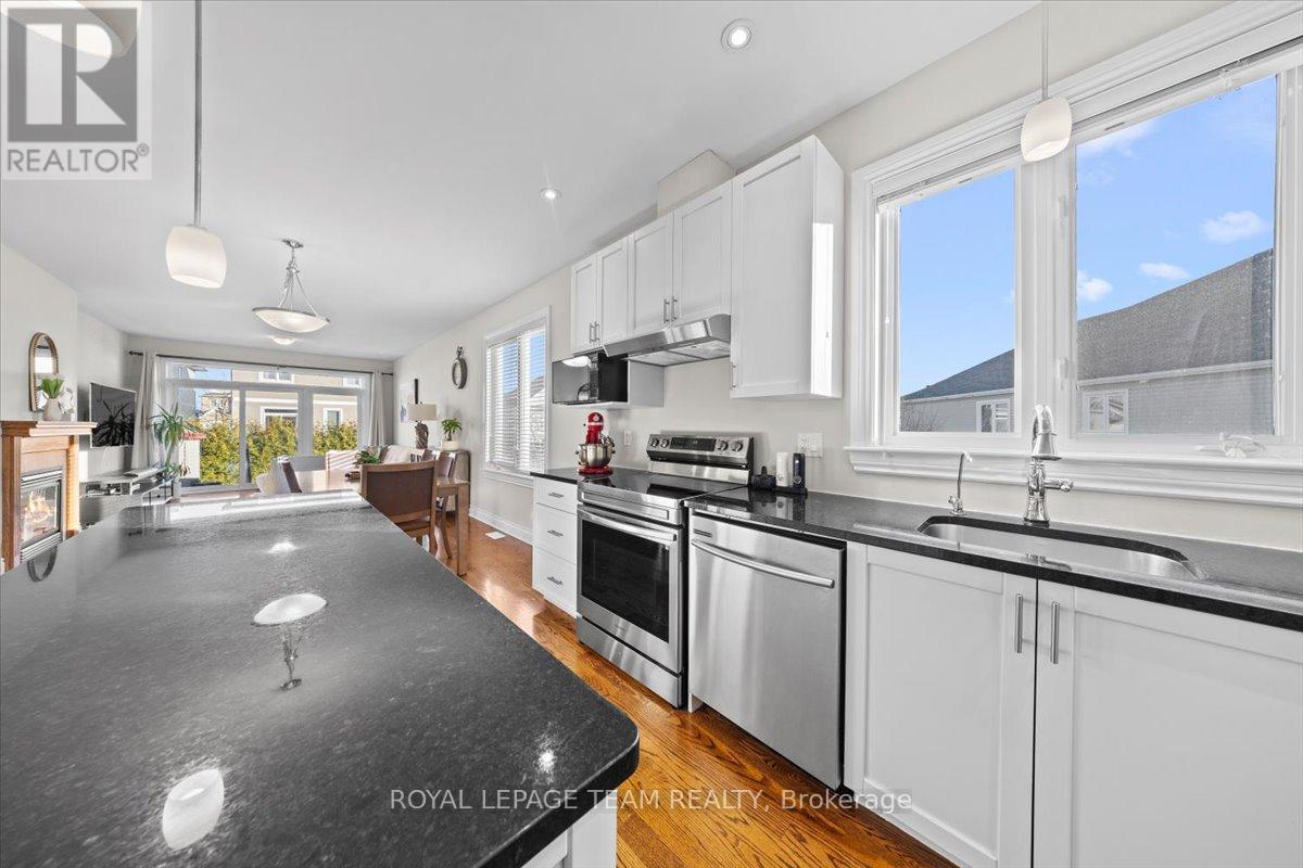 53 Desmond Trudeau Drive, Arnprior, Ontario  K7S 3G9 - Photo 10 - X12976640