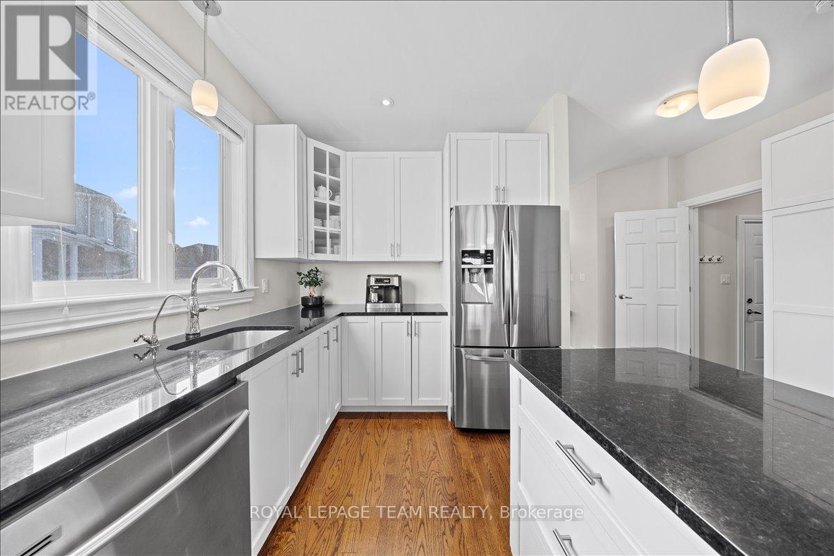 53 Desmond Trudeau Drive, Arnprior, Ontario  K7S 3G9 - Photo 11 - X12976640