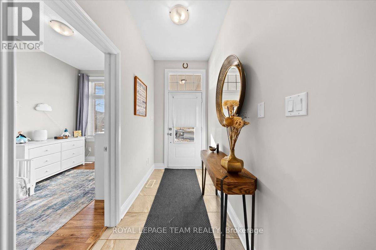 53 Desmond Trudeau Drive, Arnprior, Ontario  K7S 3G9 - Photo 4 - X12976640