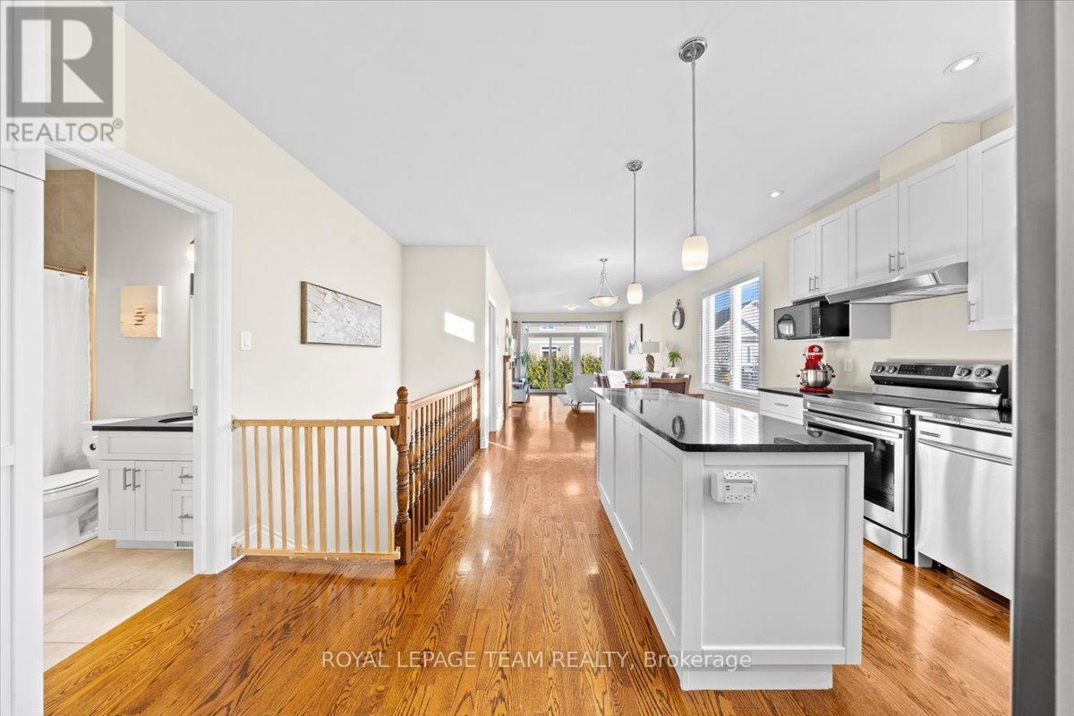 53 Desmond Trudeau Drive, Arnprior, Ontario  K7S 3G9 - Photo 6 - X12976640