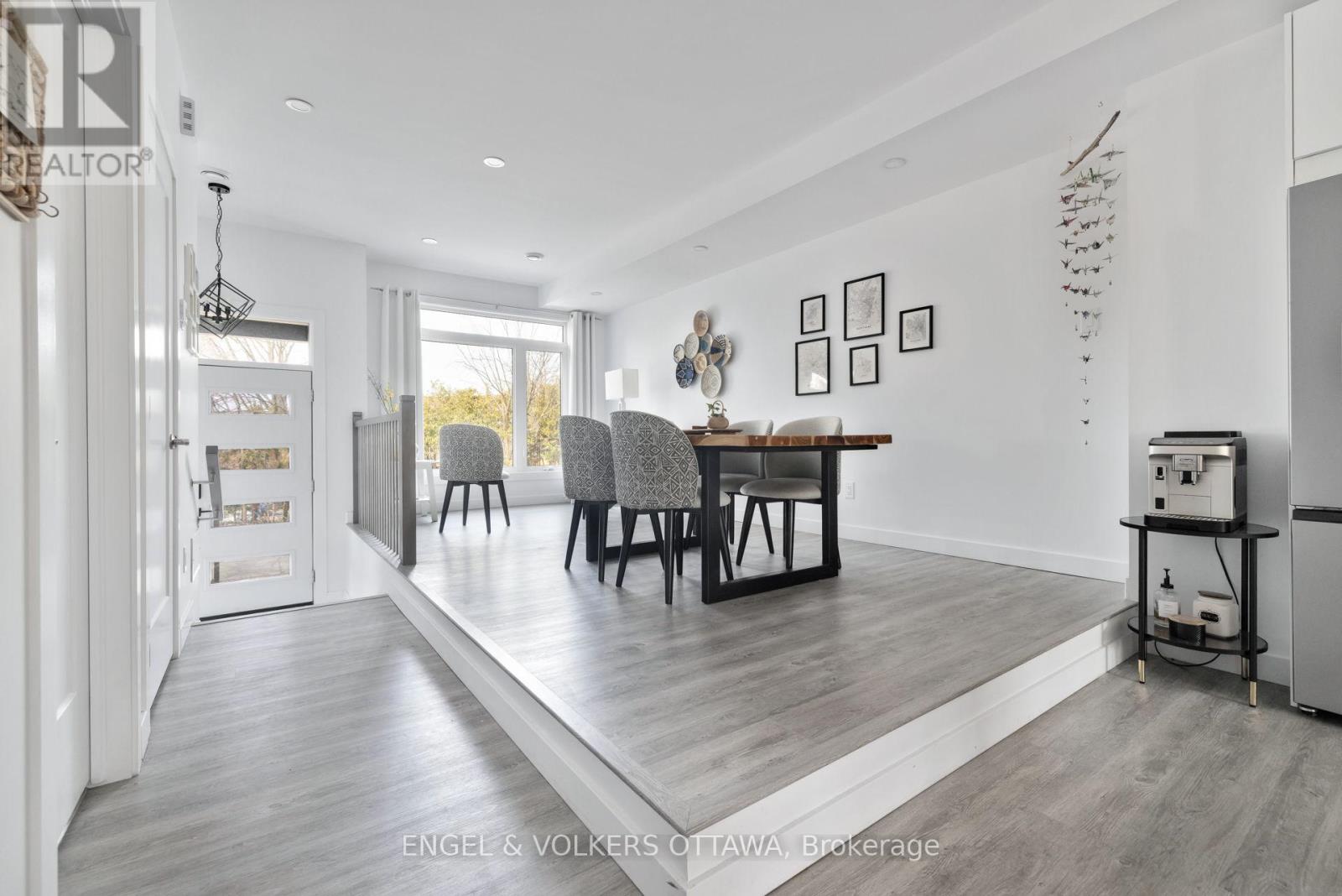 151 LongprÉ Street, Ottawa, Ontario  K1L 7J5 - Photo 11 - X12976644