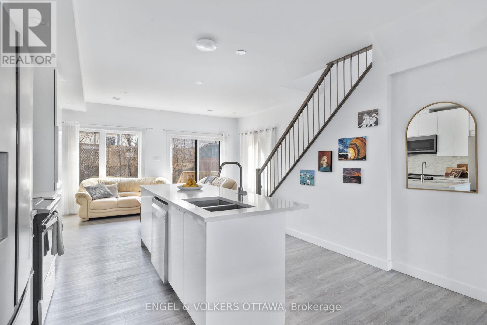 151 LongprÉ Street, Ottawa, Ontario  K1L 7J5 - Photo 14 - X12976644