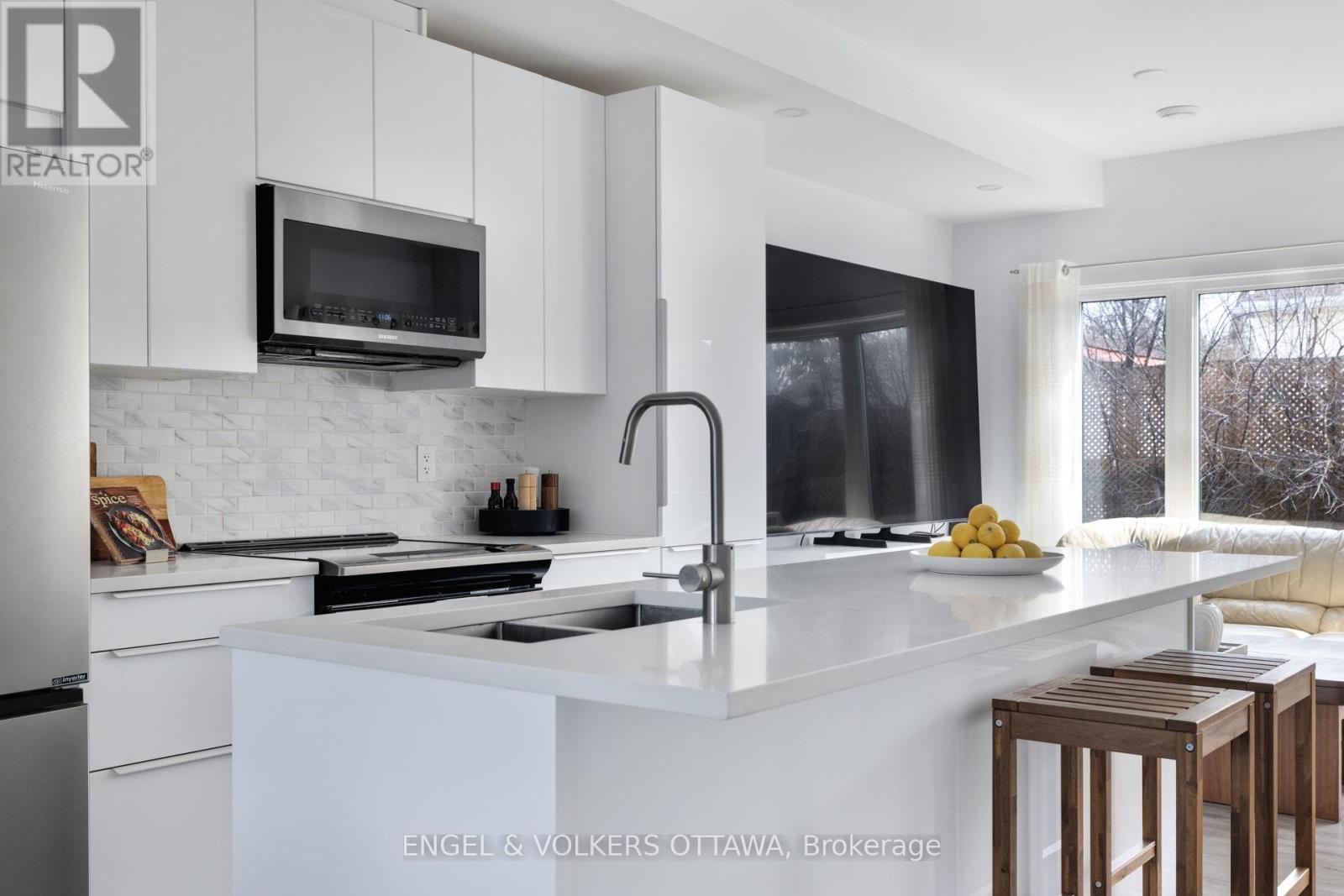 151 LongprÉ Street, Ottawa, Ontario  K1L 7J5 - Photo 15 - X12976644