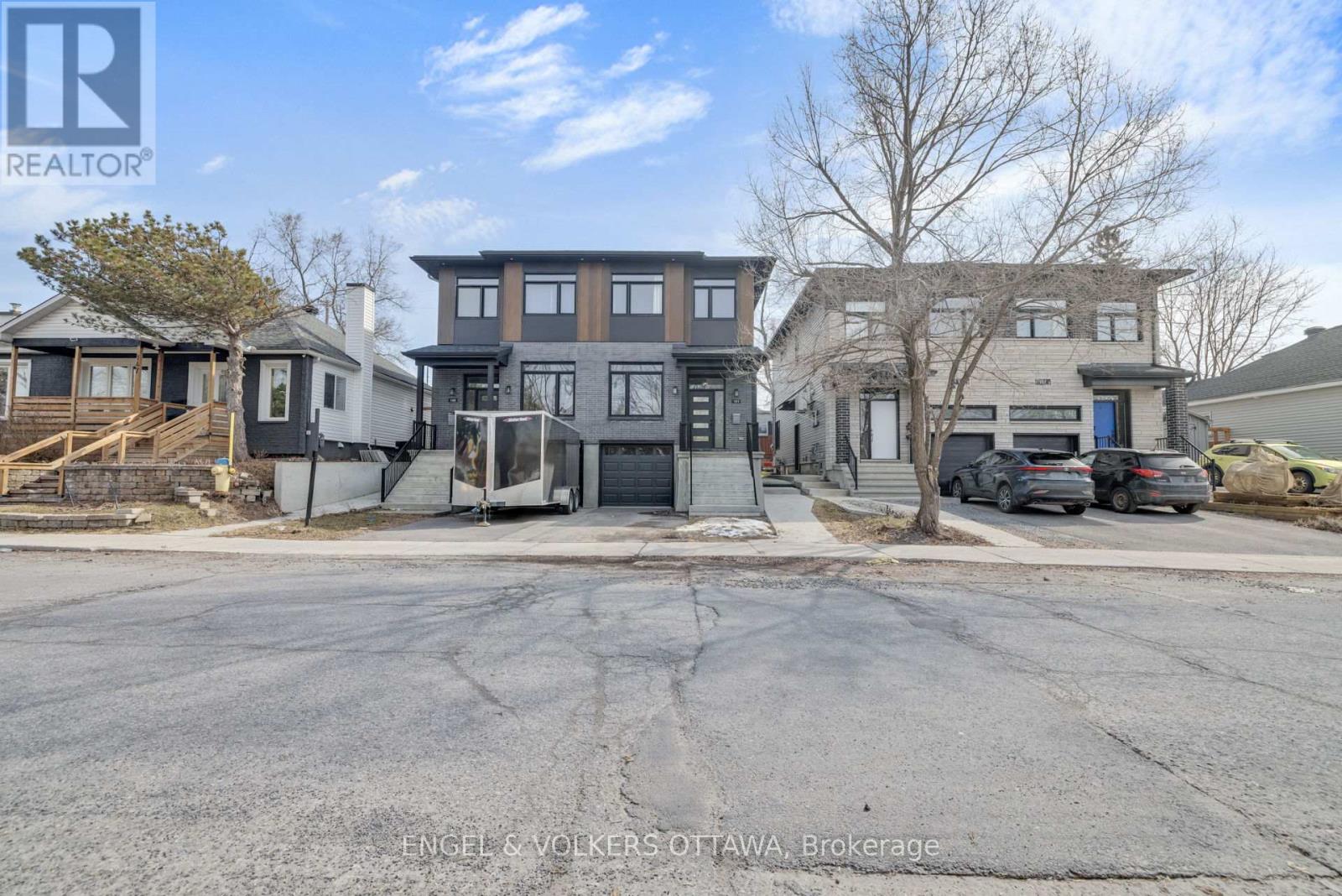 151 LongprÉ Street, Ottawa, Ontario  K1L 7J5 - Photo 3 - X12976644