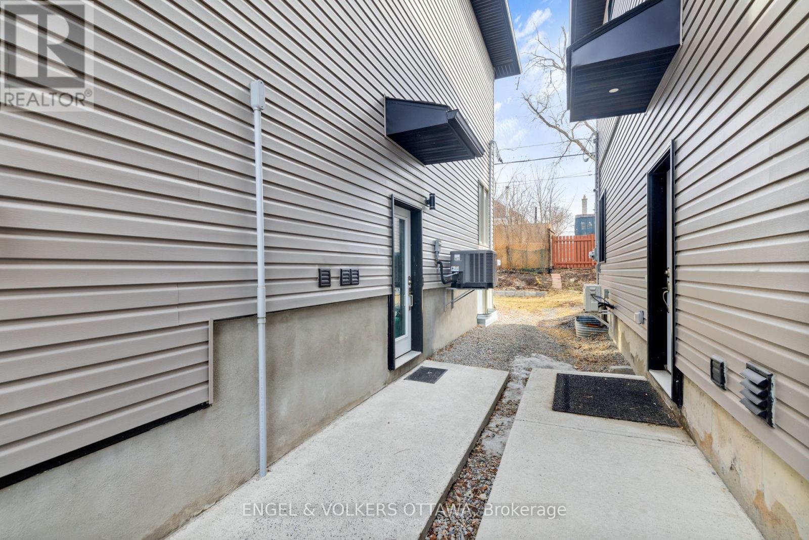 151 LongprÉ Street, Ottawa, Ontario  K1L 7J5 - Photo 6 - X12976644