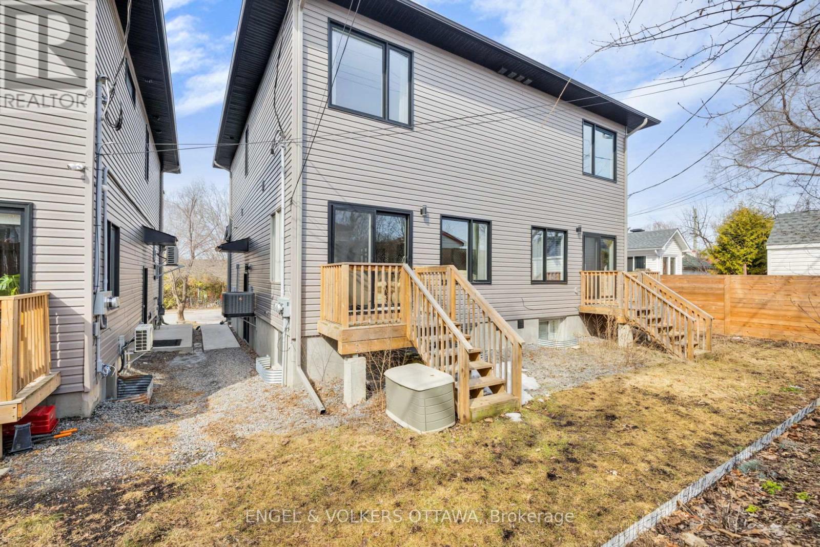 151 LongprÉ Street, Ottawa, Ontario  K1L 7J5 - Photo 7 - X12976644