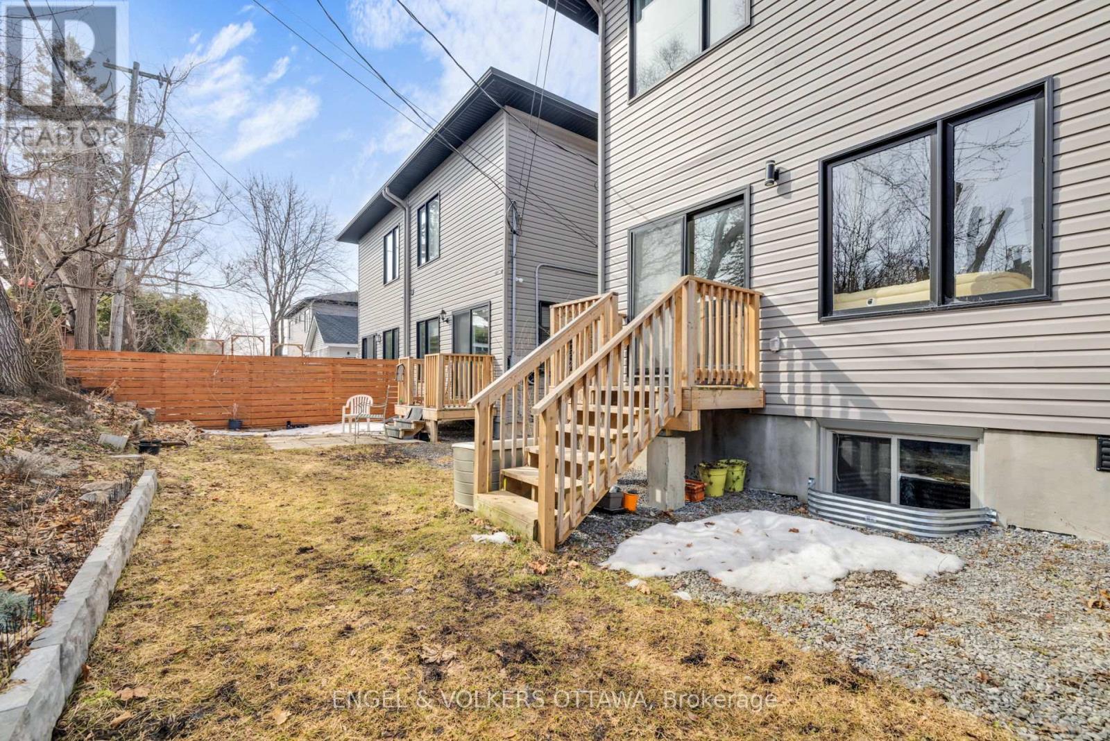 151 LongprÉ Street, Ottawa, Ontario  K1L 7J5 - Photo 8 - X12976644