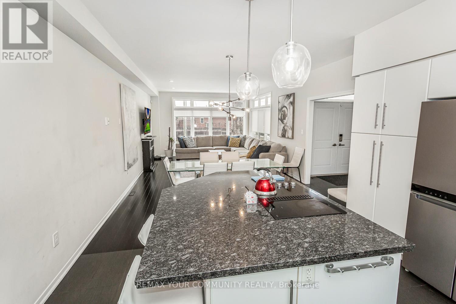 338 Woodale Avenue, Oakville, Ontario  M9R 2R6 - Photo 14 - W12975850