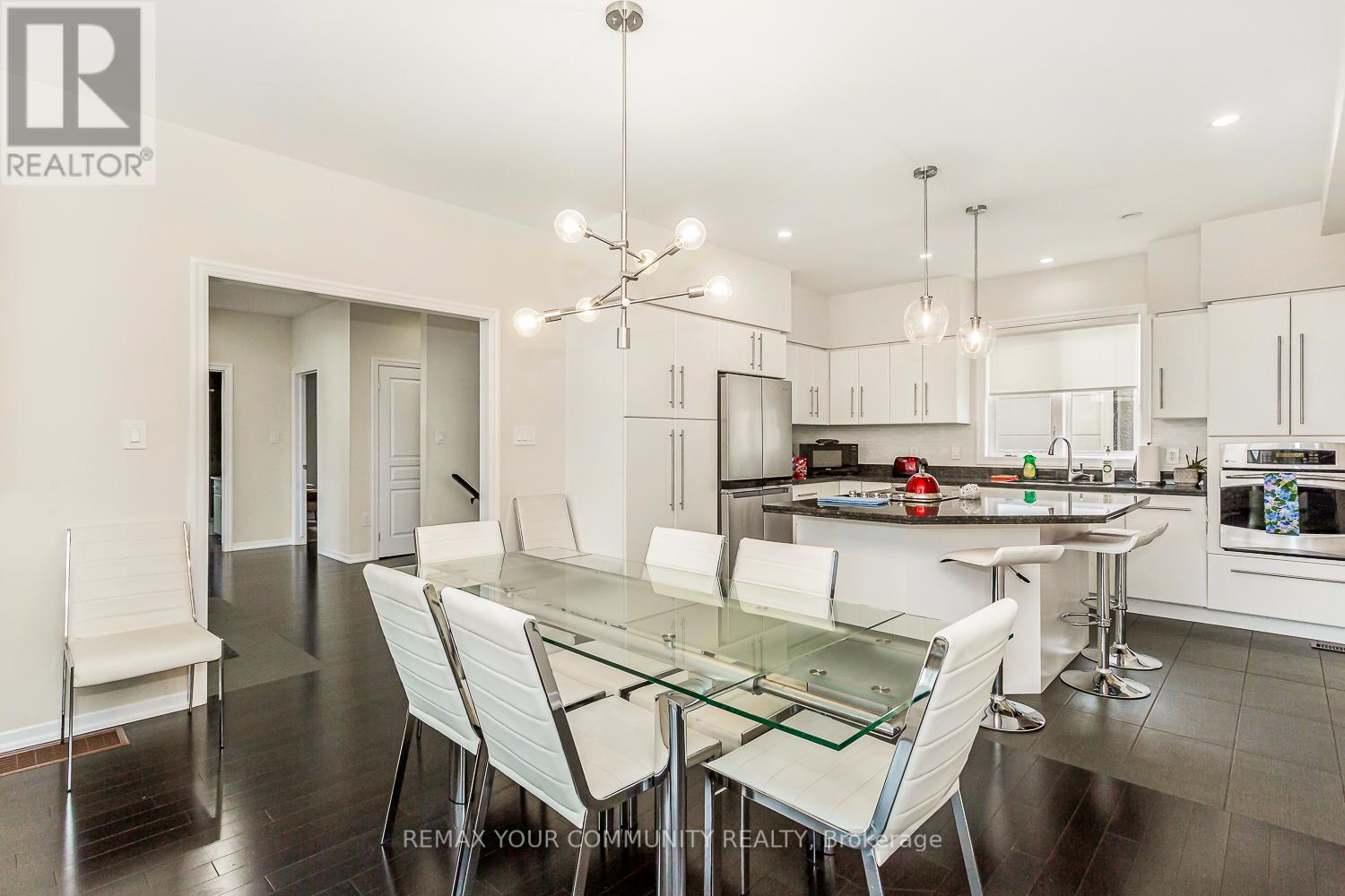 338 Woodale Avenue, Oakville, Ontario  M9R 2R6 - Photo 12 - W12975850