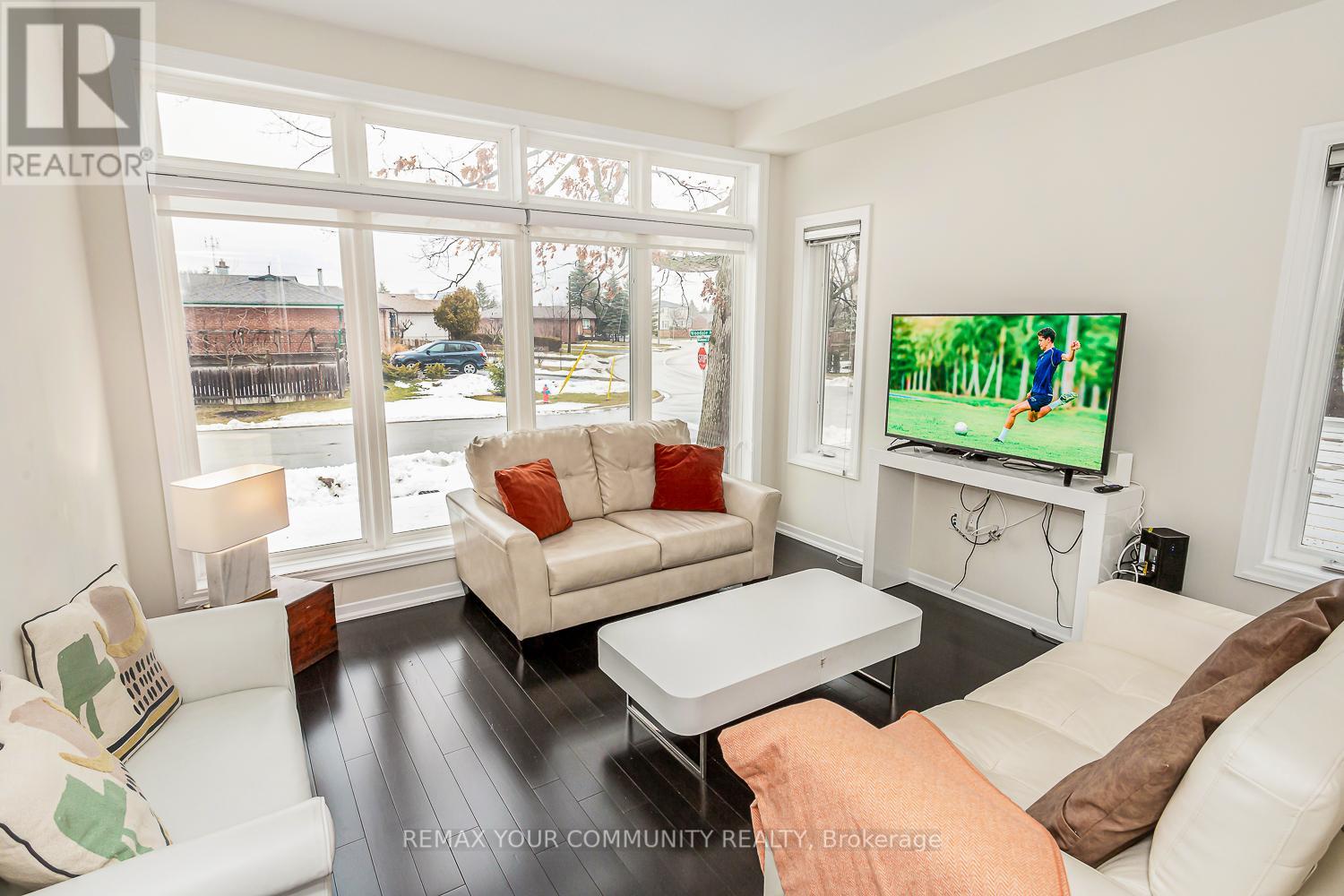 338 Woodale Avenue, Oakville, Ontario  M9R 2R6 - Photo 21 - W12975850