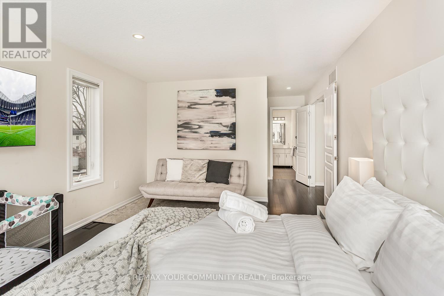 338 Woodale Avenue, Oakville, Ontario  M9R 2R6 - Photo 30 - W12975850