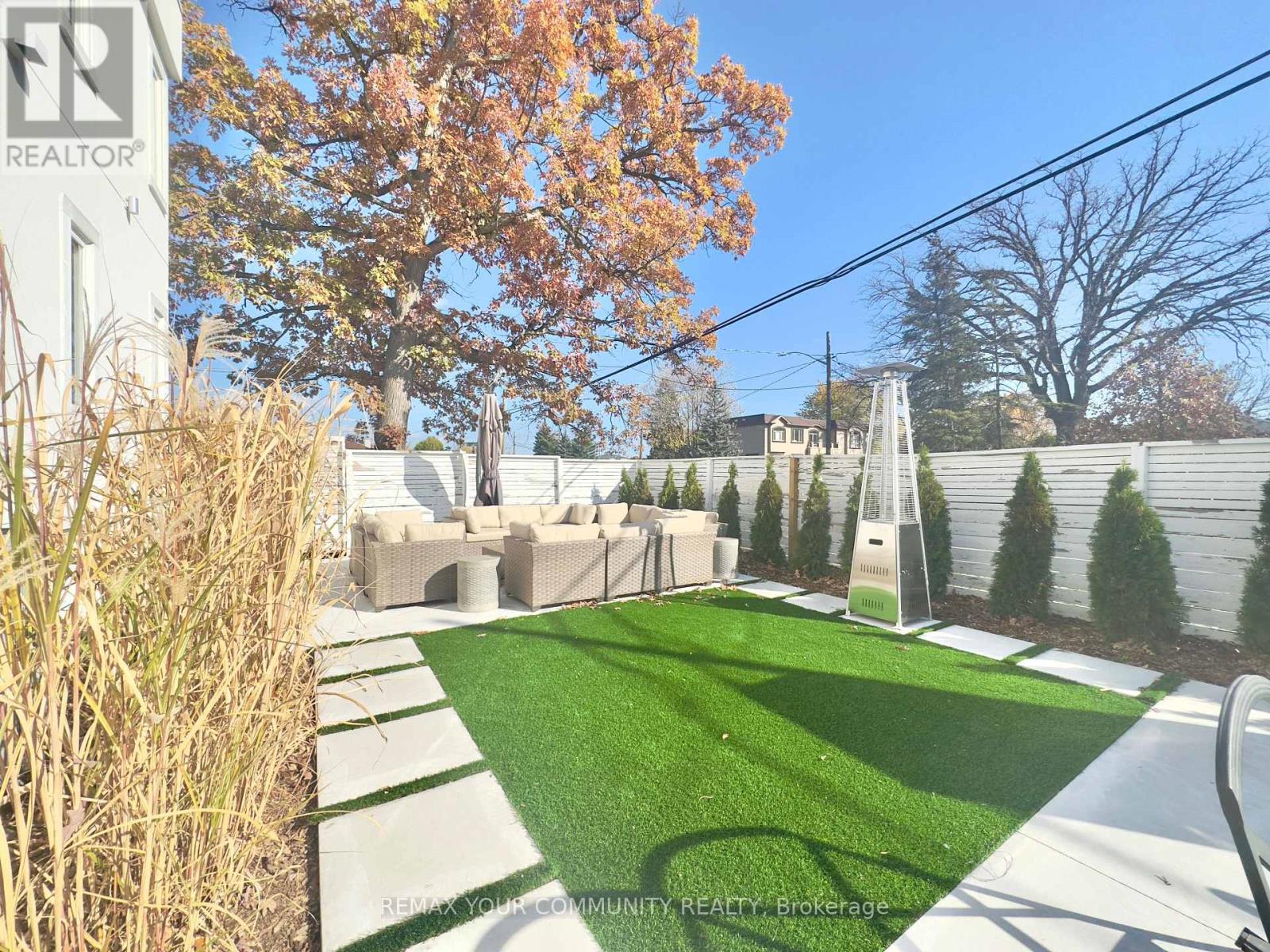 338 Woodale Avenue, Oakville, Ontario  M9R 2R6 - Photo 8 - W12975850