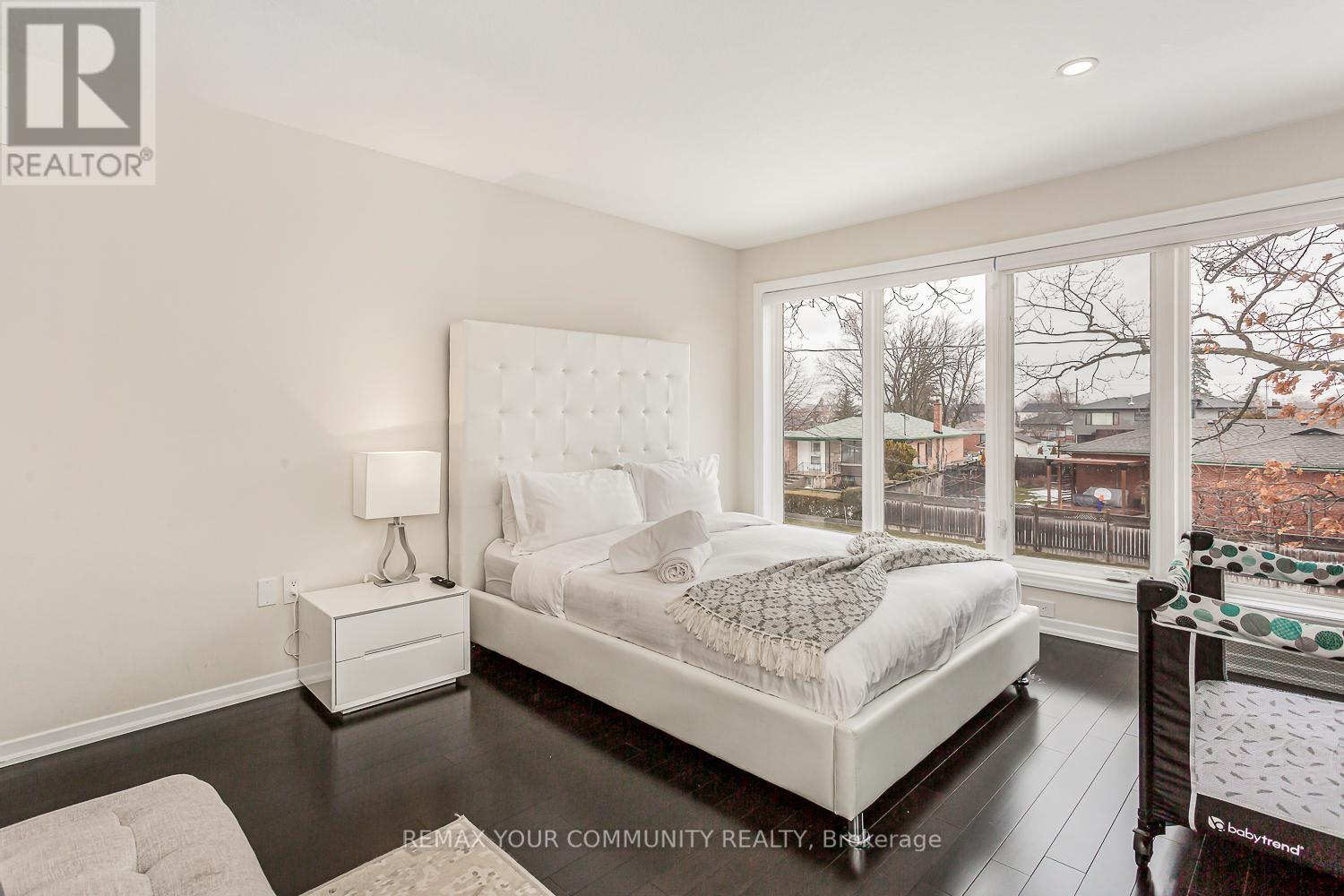 338 Woodale Avenue, Oakville, Ontario  M9R 2R6 - Photo 29 - W12975850