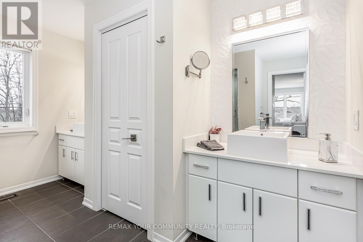 338 Woodale Avenue, Oakville, Ontario  M9R 2R6 - Photo 32 - W12975850