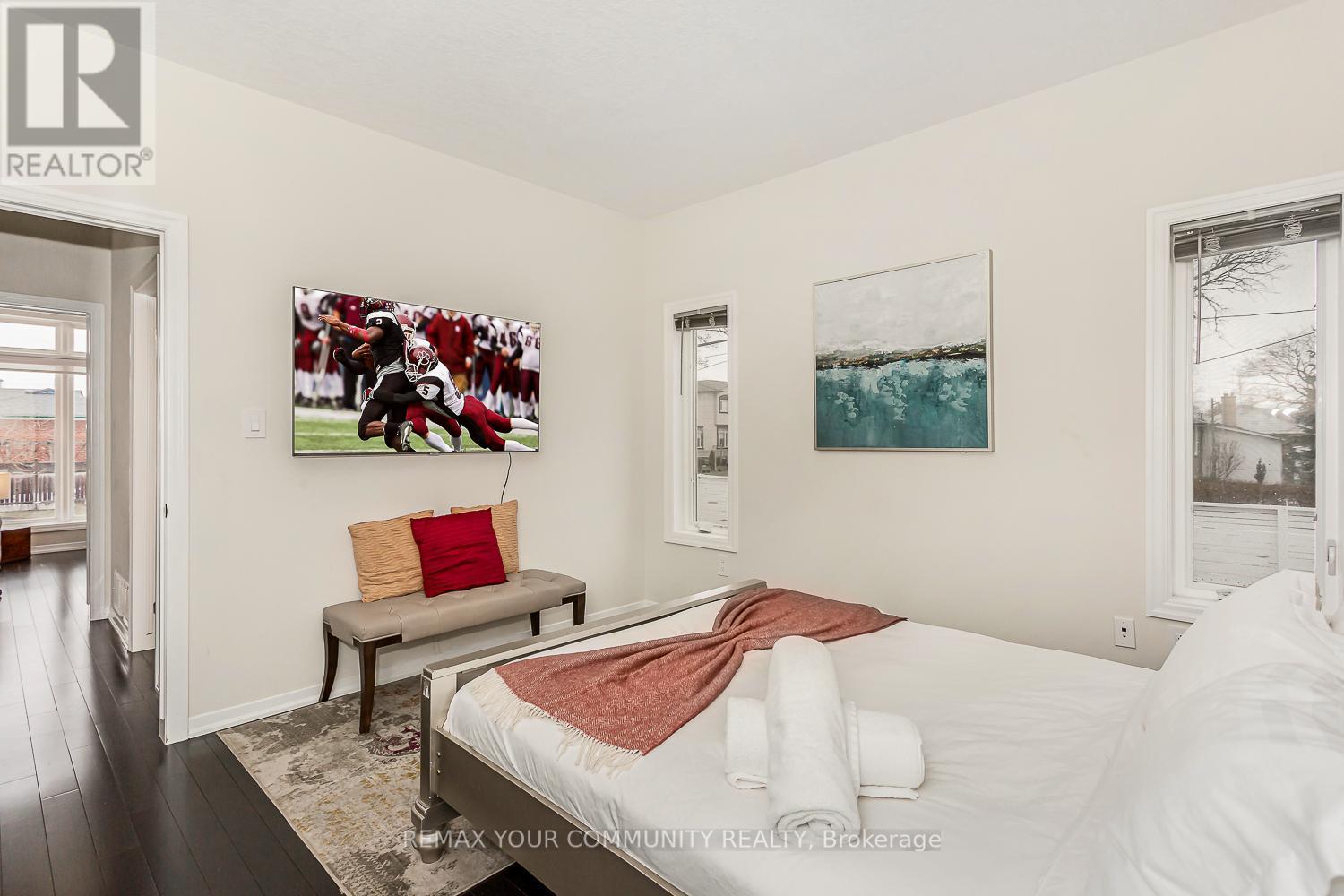 338 Woodale Avenue, Oakville, Ontario  M9R 2R6 - Photo 23 - W12975850