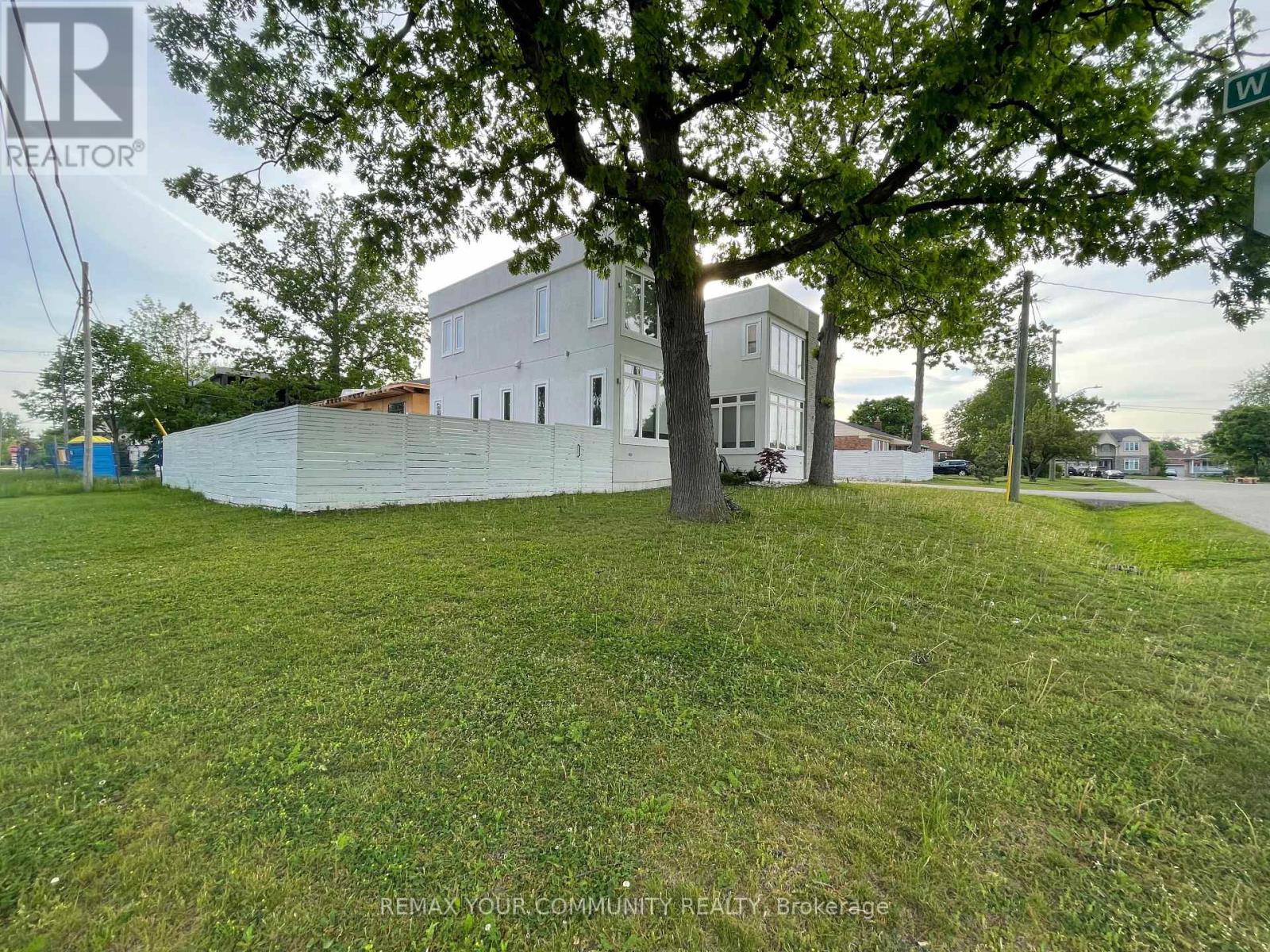 338 Woodale Avenue, Oakville, Ontario  M9R 2R6 - Photo 7 - W12975850