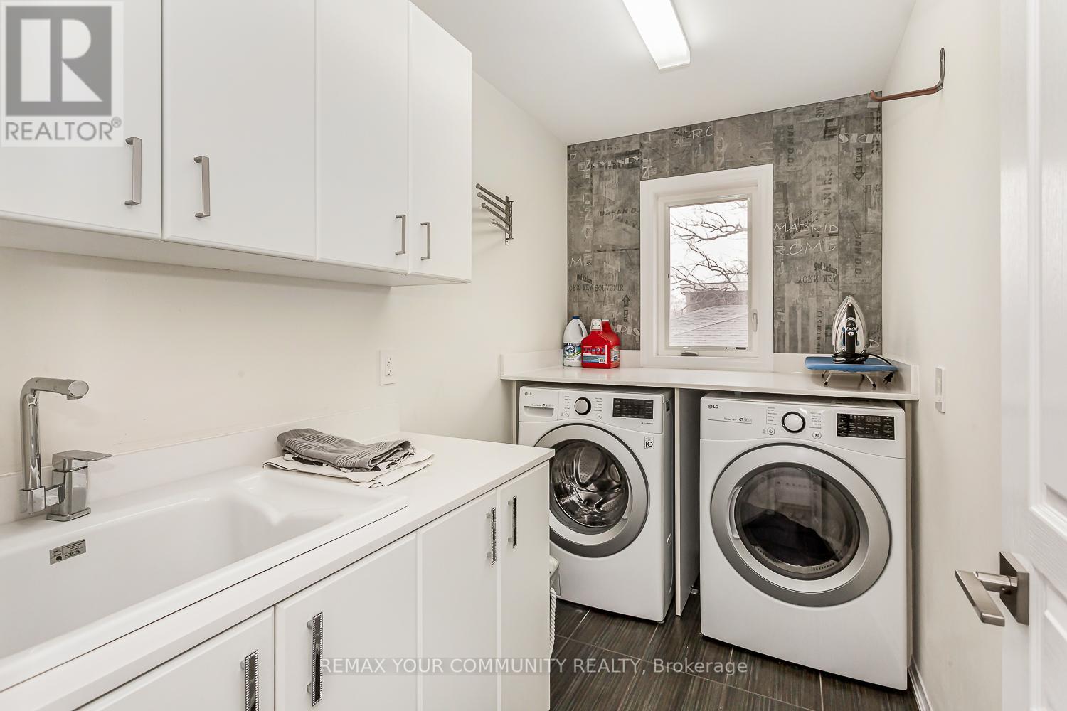 338 Woodale Avenue, Oakville, Ontario  M9R 2R6 - Photo 25 - W12975850