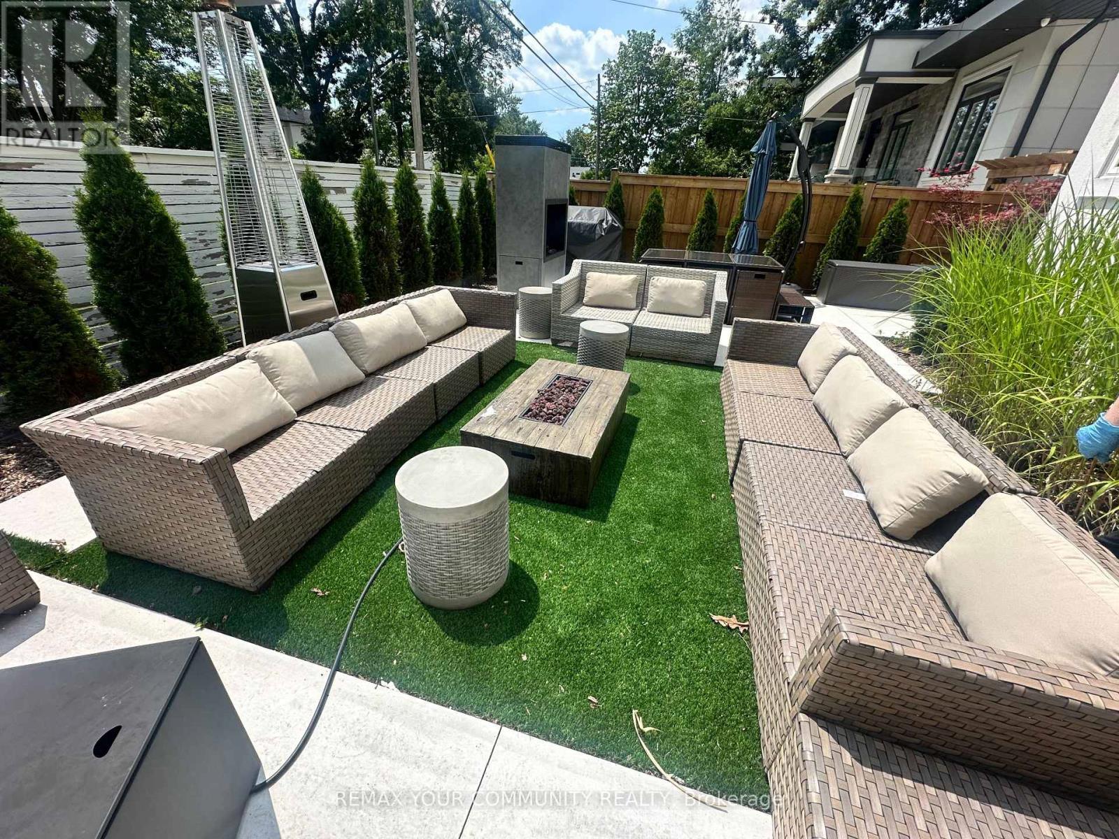 338 Woodale Avenue, Oakville, Ontario  M9R 2R6 - Photo 9 - W12975850