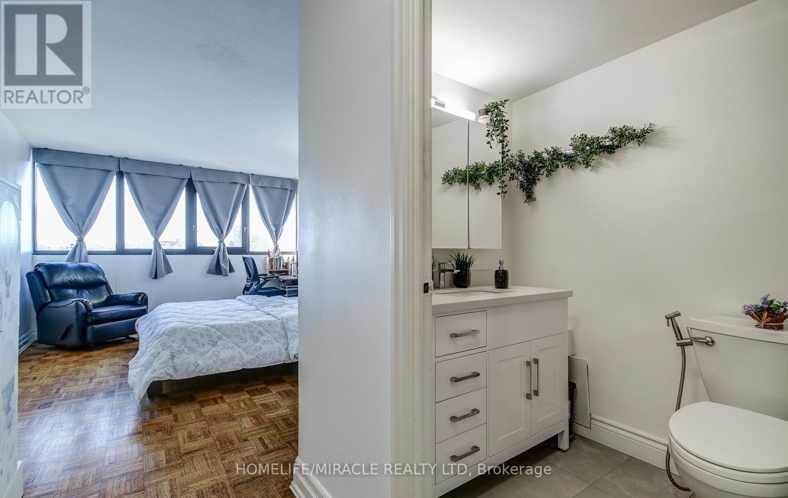 504 - 1333 Bloor Street, Mississauga, Ontario  L4Y 3T6 - Photo 5 - W12976450