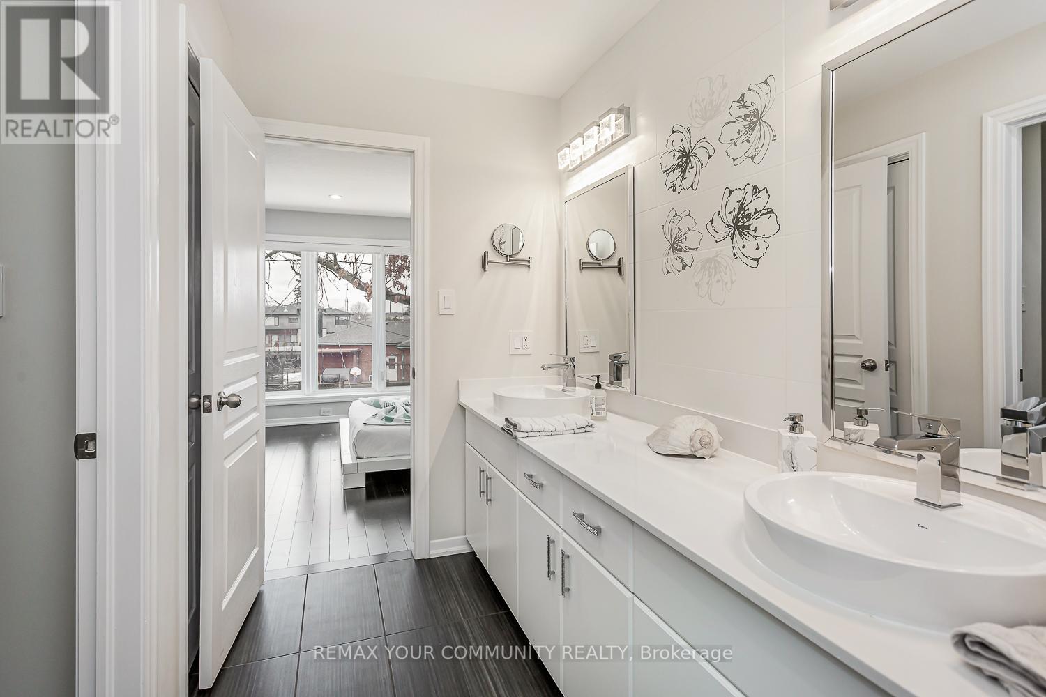 338 Woodale Avenue, Oakville, Ontario  M9R 2R6 - Photo 40 - W12975850