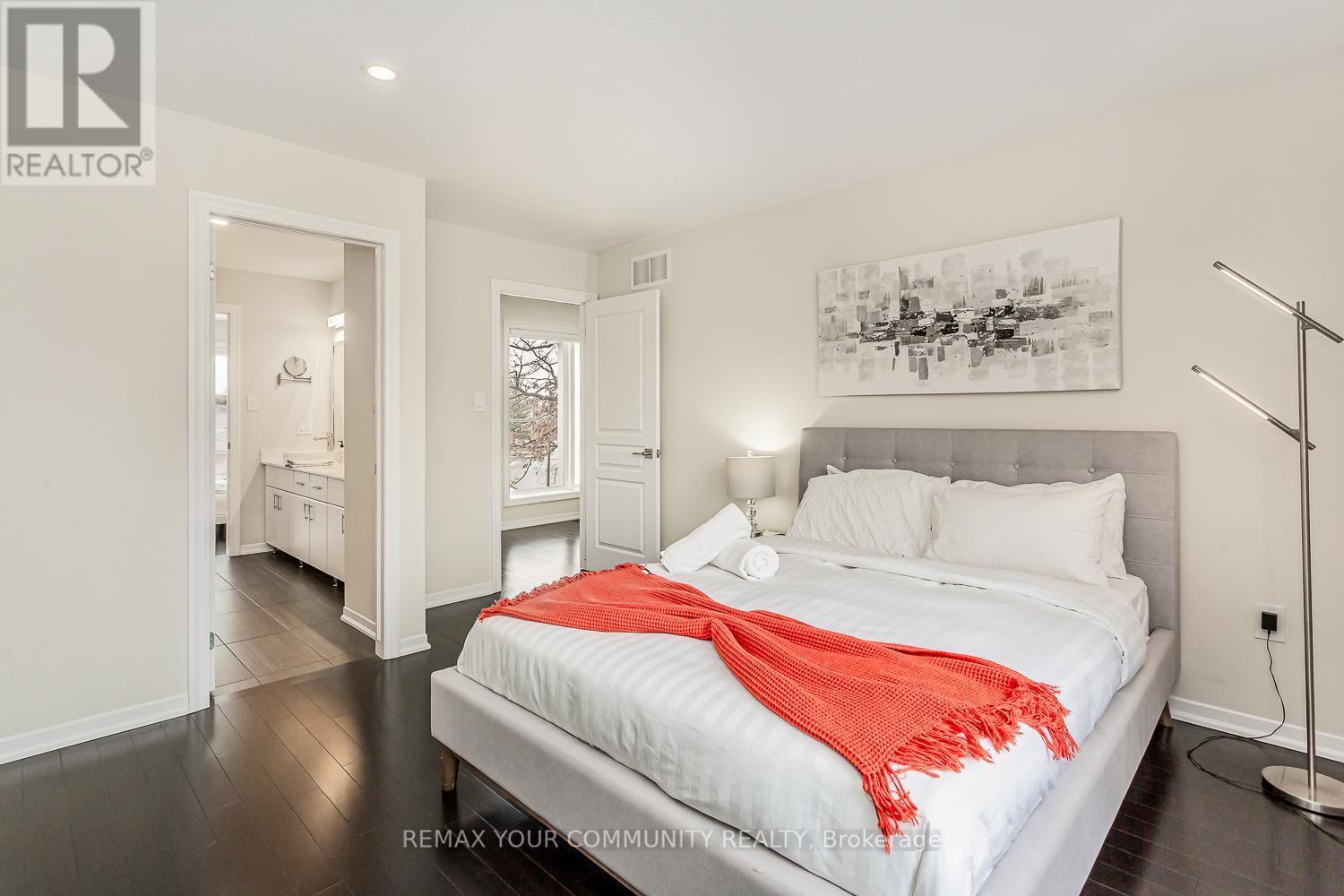 338 Woodale Avenue, Oakville, Ontario  M9R 2R6 - Photo 36 - W12975850