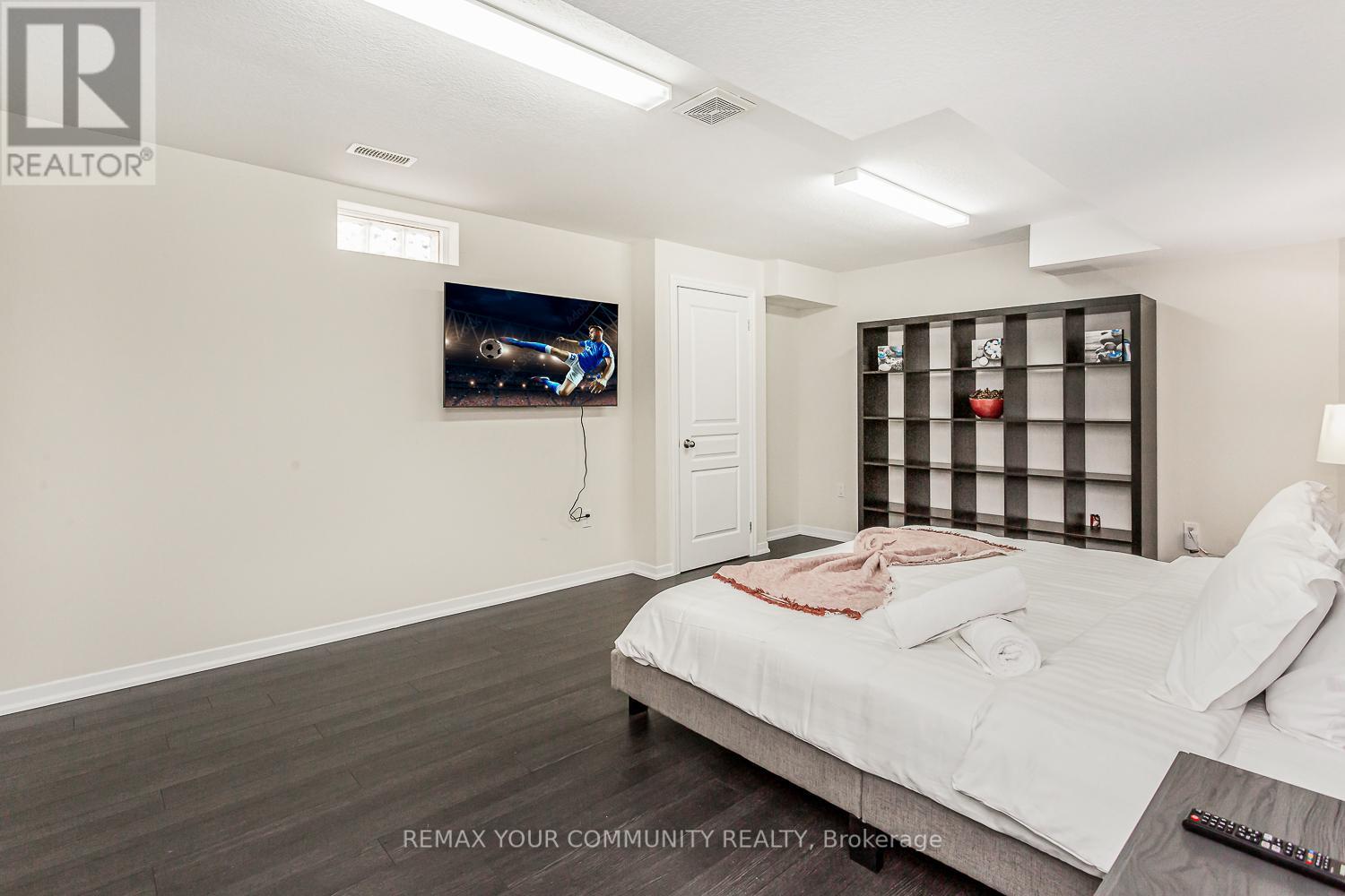 338 Woodale Avenue, Oakville, Ontario  M9R 2R6 - Photo 44 - W12975850