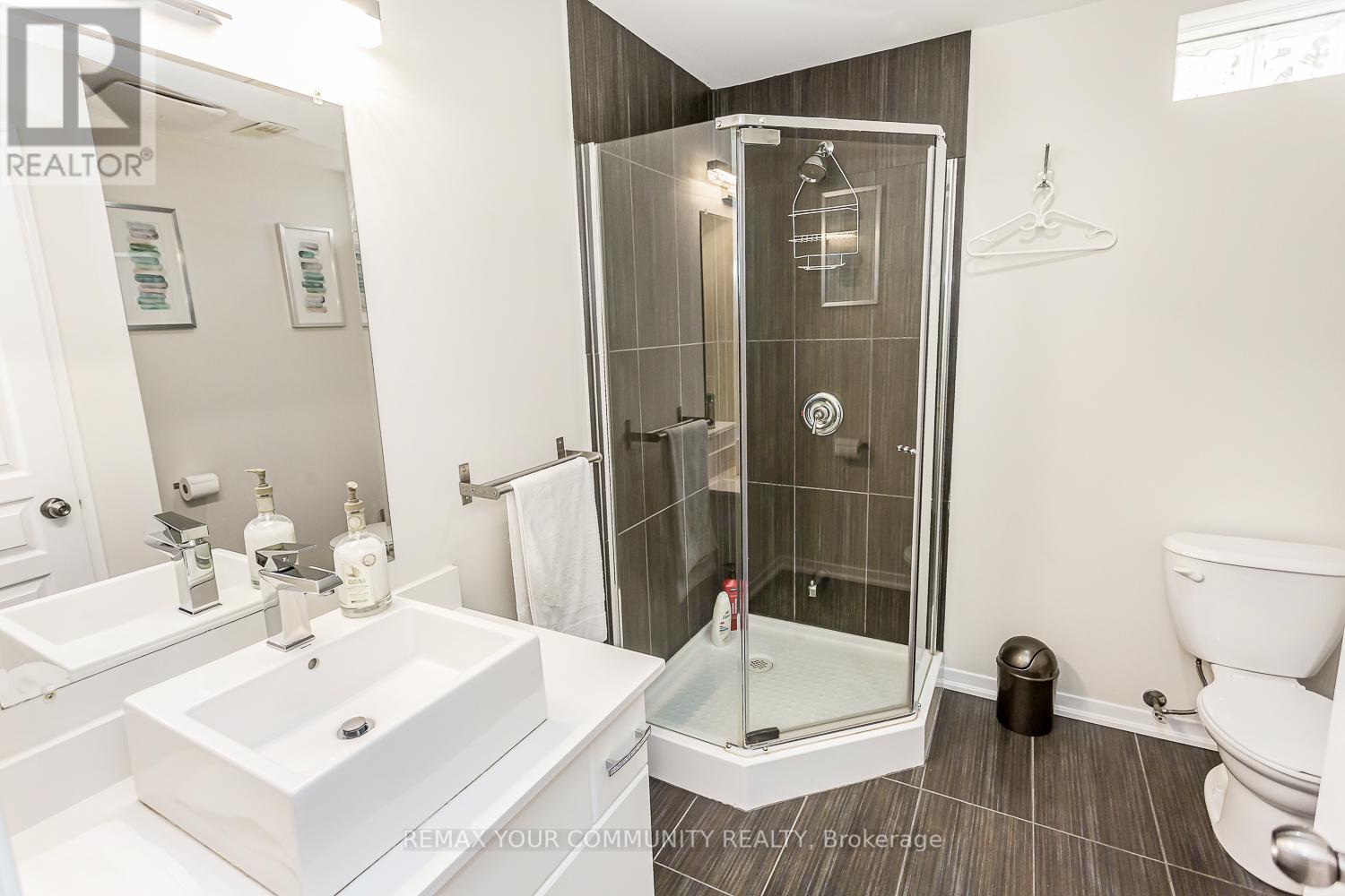 338 Woodale Avenue, Oakville, Ontario  M9R 2R6 - Photo 48 - W12975850