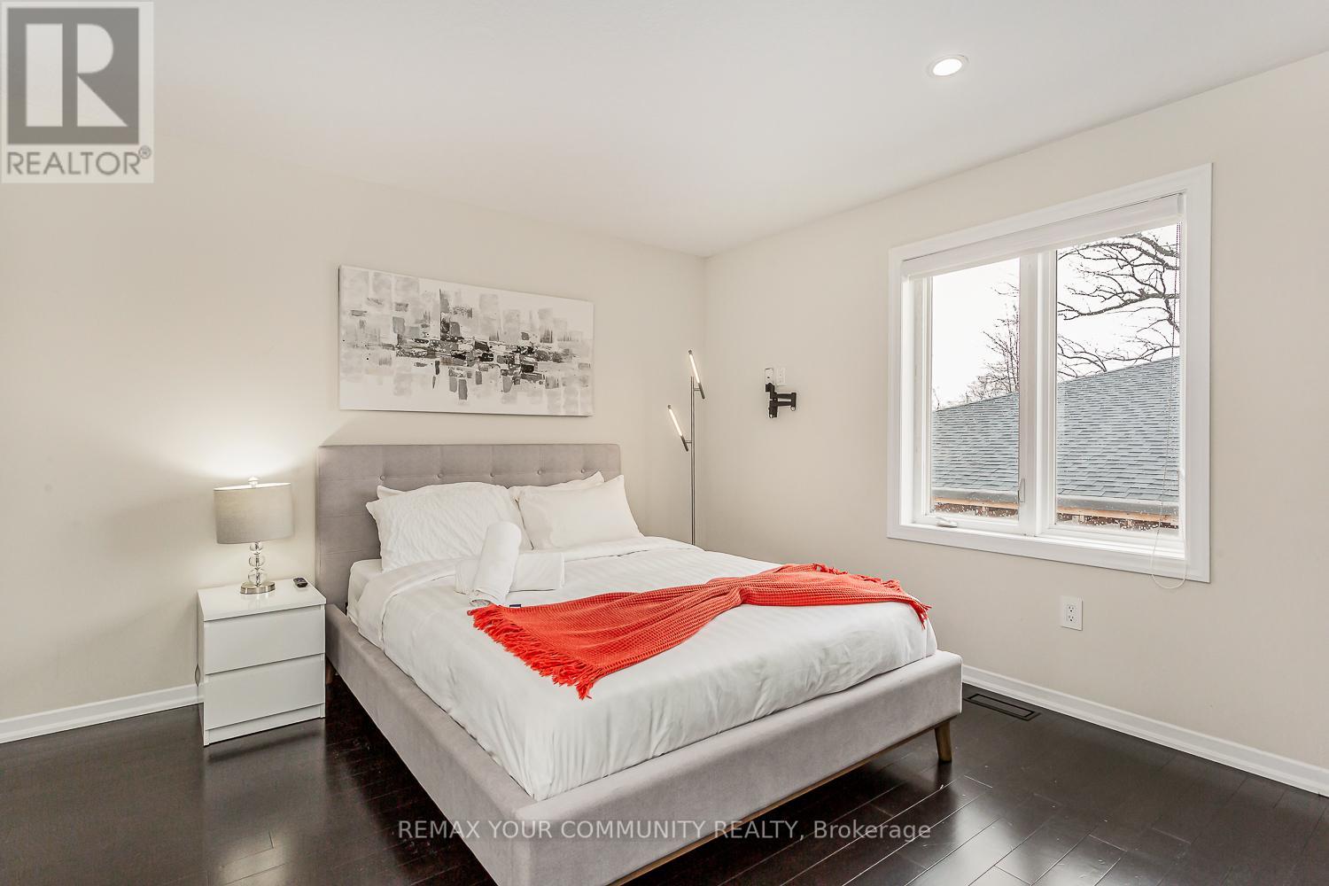 338 Woodale Avenue, Oakville, Ontario  M9R 2R6 - Photo 35 - W12975850