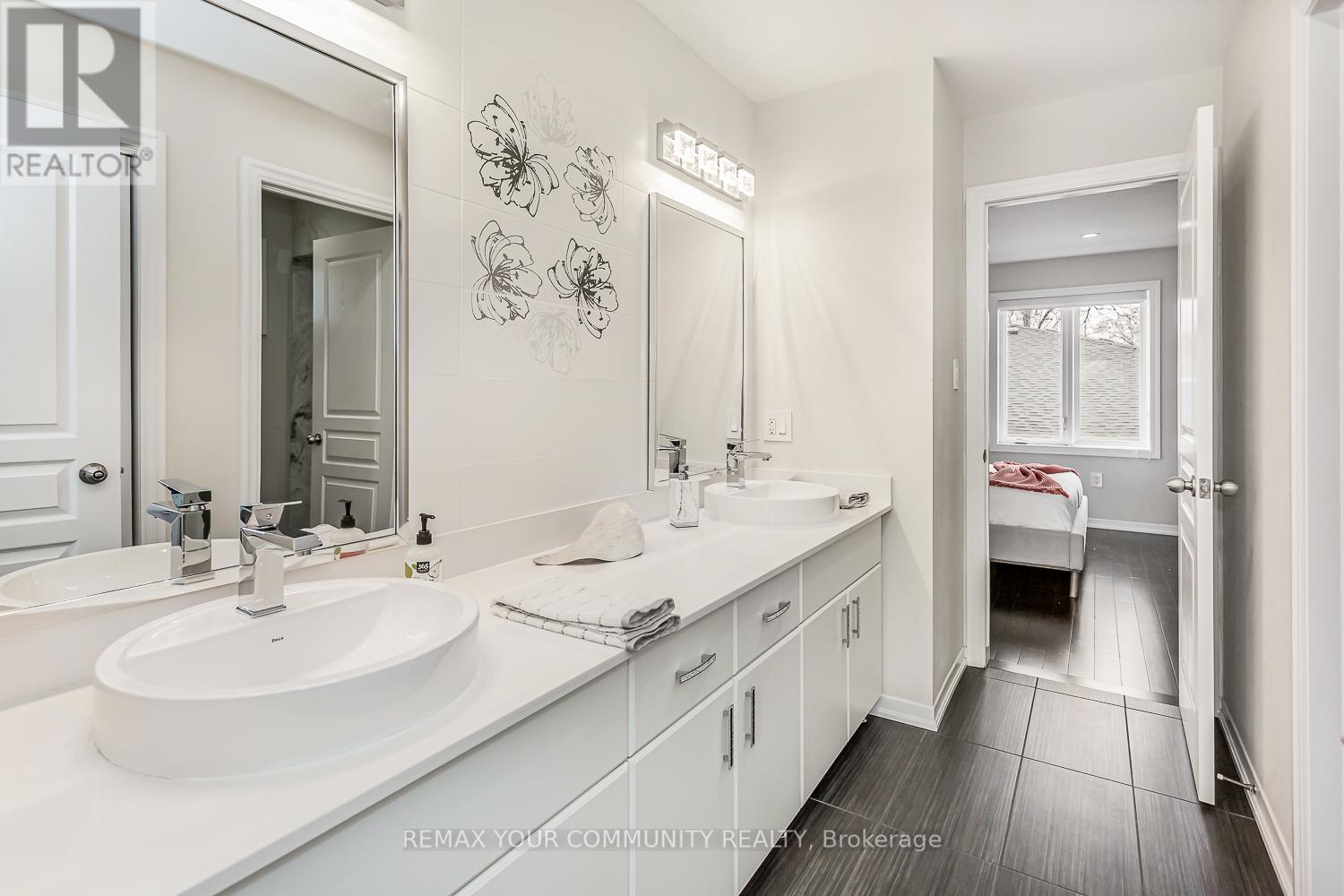 338 Woodale Avenue, Oakville, Ontario  M9R 2R6 - Photo 39 - W12975850