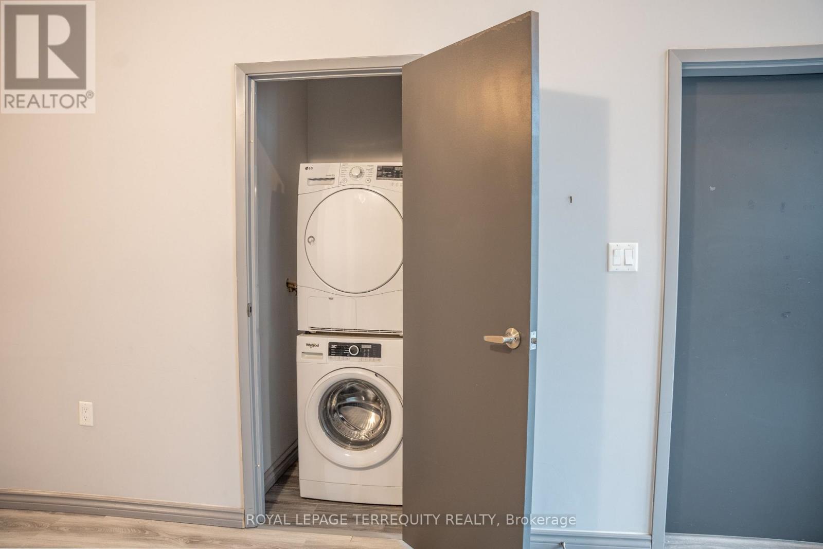 F106 - 275 Larch Street, Waterloo, Ontario  N2L 0J5 - Photo 4 - X12975394