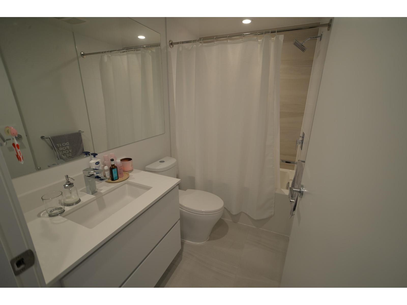 2408 13655 Fraser Hwy, Surrey, British Columbia  V3T 0P8 - Photo 14 - R3108351