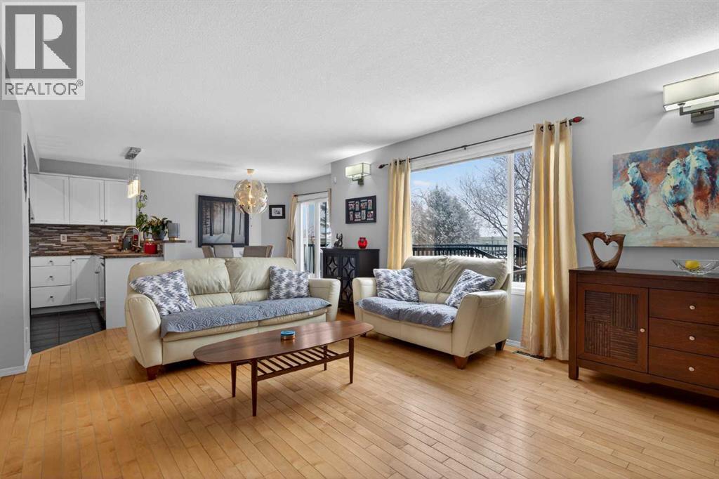 6 Royal Birch Rise NW, Calgary, Alberta  T3G 5K2 - Photo 10 - A2299513