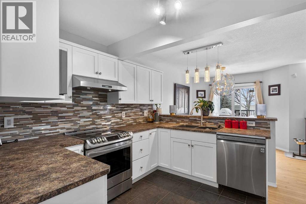 6 Royal Birch Rise NW, Calgary, Alberta  T3G 5K2 - Photo 13 - A2299513