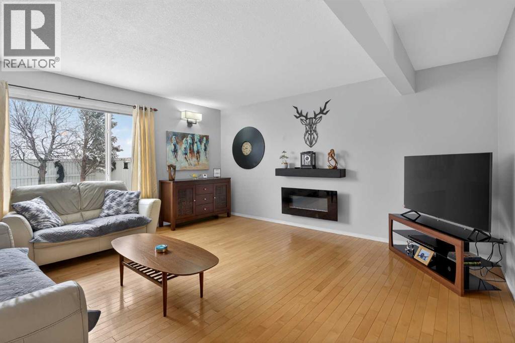 6 Royal Birch Rise NW, Calgary, Alberta  T3G 5K2 - Photo 8 - A2299513