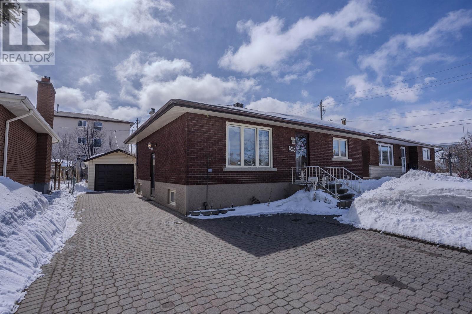 1618 Frederica St W, Thunder Bay, Ontario  P7E 3Z2 - Photo 1 - TB2600656