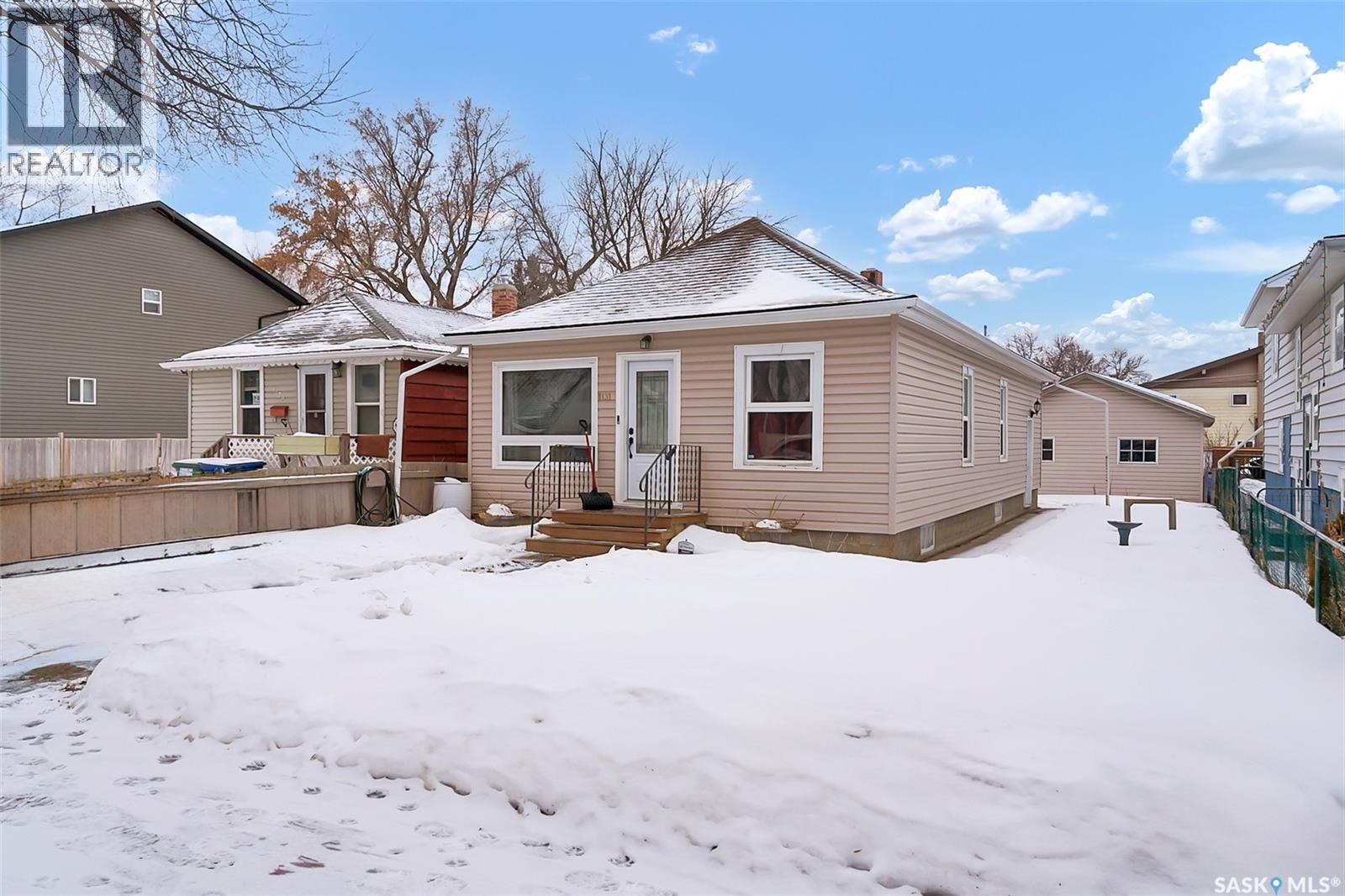 1131 H Avenue N, Saskatoon, Saskatchewan  S7L 2C8 - Photo 2 - SK032380